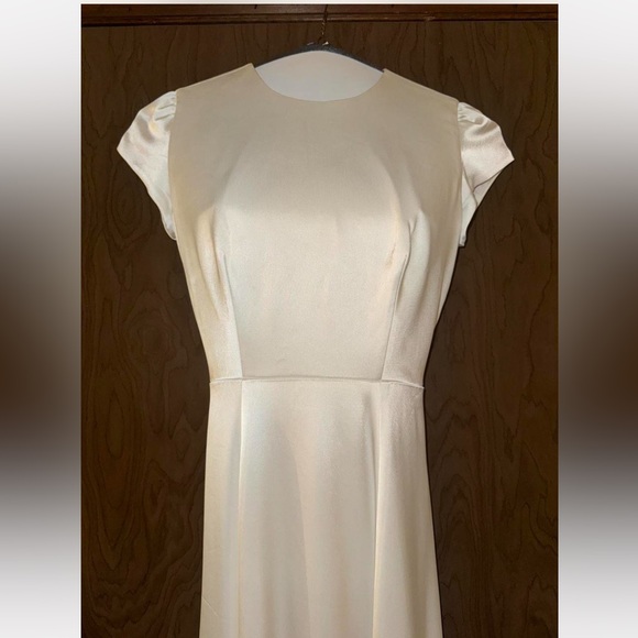 Chic Cream Cap Sleeve Wedding Dress - Picture 6 of 8